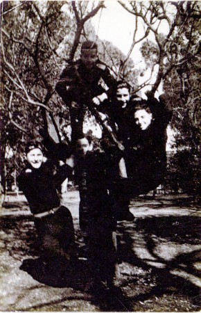 1948, 1er Año, en el parque del Liceo. : Grieben, Beccar, Diz, Maizares y Vidal del Carril. 